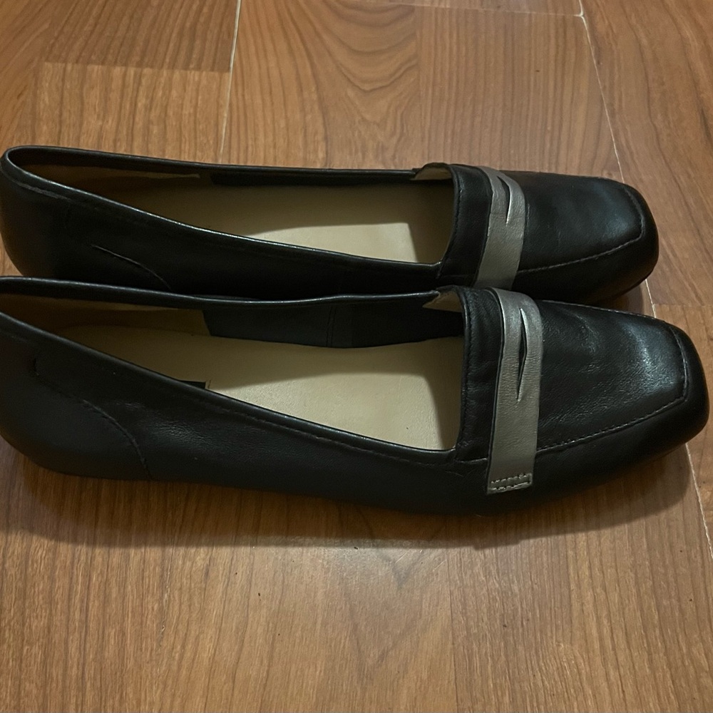 Array Woman’s Leather Upper Balance Square Toe Lo… - image 2